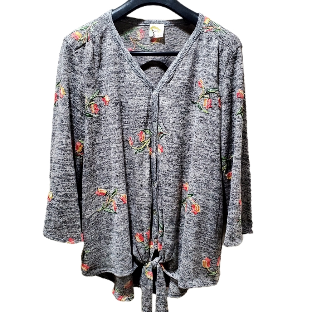 Fig and Flower Anthropologie  fronttie blouse quarter length sleeves loose comfy
